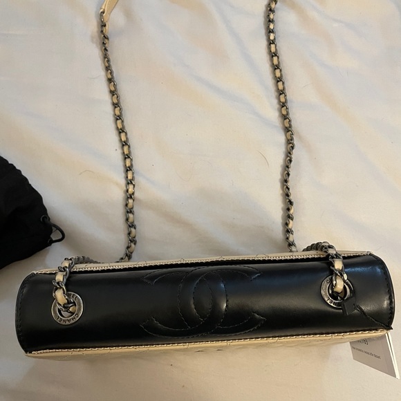 Small Chanel Ballerine Flap Bag in Beige / black - Picture 7 of 16